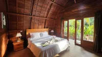 Kubu River View Hotels near Aling Aling Waterfall