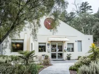 Foothills Hotels near William Ricketts Sanctuary