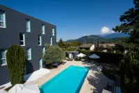 PoMo Hôtel & Restaurant - Pools