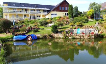 Roomy Apartment in Lichtenhain with Pond