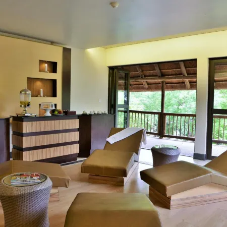 Cresta Mowana Safari Resort & Spa