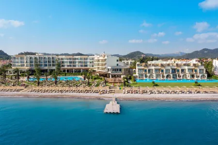 The Ixian Grand & All Suites Отели рядом с достопримечательностью «Kremasti Beach»