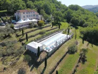 迷人民宿-帶安靜廚房|泳池 格拉斯住宿飯店