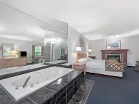 Super 8 by Wyndham Niagara Falls North Hotels near Thompson Point