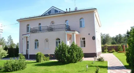 13 Стульев Отели рядом с достопримечательностью «Памятник Петру I»