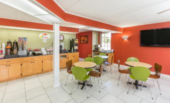 Super 8 by Wyndham Dothan