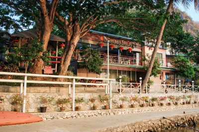 Golden Dragon Kanchanaburi Hotels in Ko Samrong