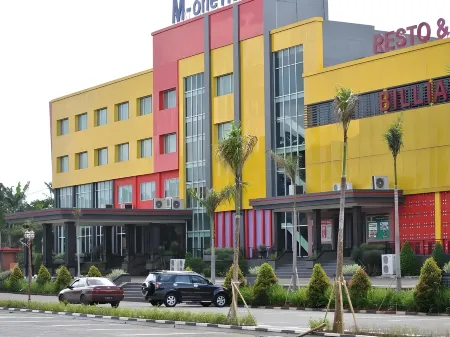 M-One Hotel Bogor Отели в г. Сибинонг