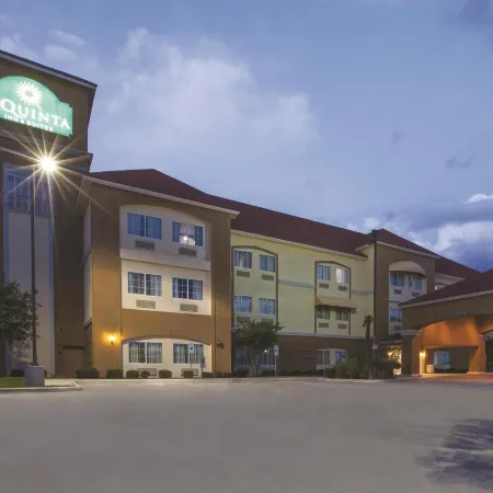 La Quinta Inn & Suites by Wyndham Kyle - Austin South