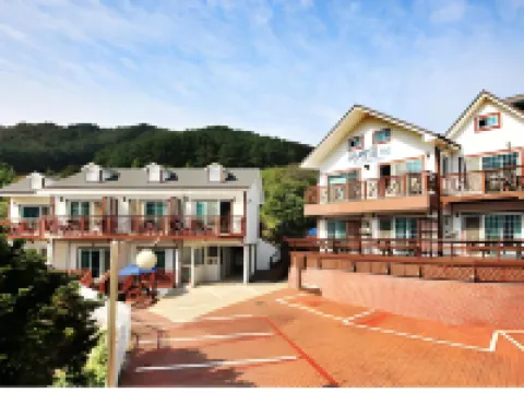 Geojae Lamer Pension Hotels near Sinseondae Cliff