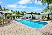 Haley's at Anna Maria Island Inn - Pools