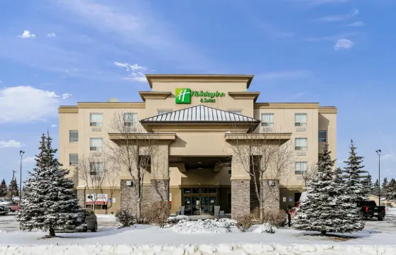 Holiday Inn & Suites 勞埃德明斯特