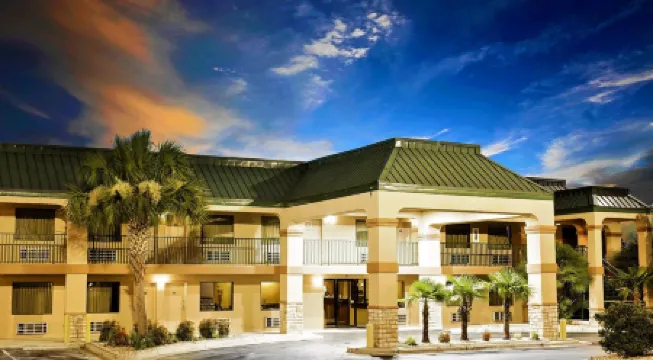 Super 8 by Wyndham Byron/South Macon