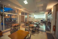 Adonis Hotel - Desayuno