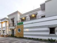 RedDoorz Plus Near Pantai Malalayang Manado Hotels in Malalayang