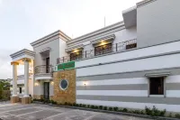 RedDoorz Plus Near Pantai Malalayang Manado