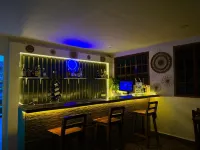 Alona Garden Suites - ที่มีบาร์