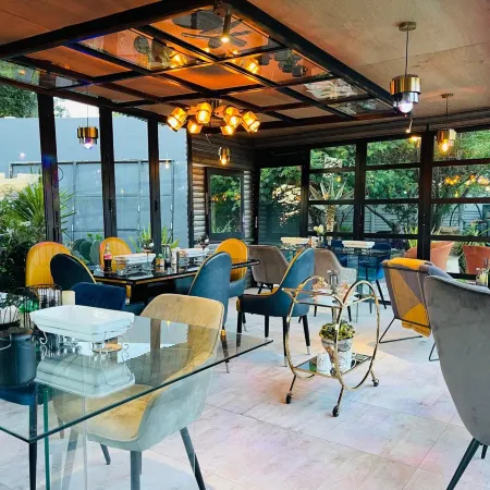 24 on Basil Boutique Luxury Hotel
