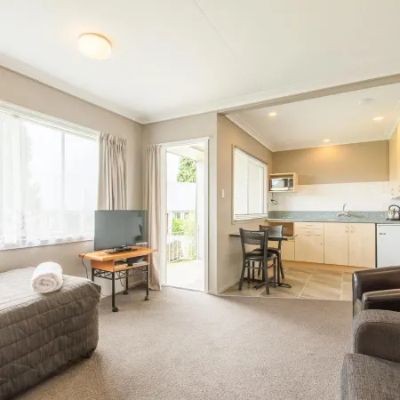 Manuka Crescent Motel