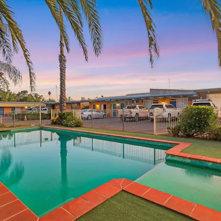Plainsman Motel