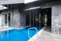 The Vale Niseko - Pools
