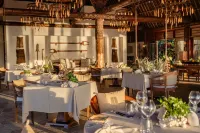 The Wakaya Club & Spa - bar