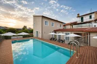 Petit Hotel - Pools