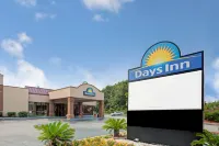 Days Inn & Suites by Wyndham Charleston Airport West Hotels in North Charleston