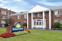 Days Inn by Wyndham Cleveland Lakewood