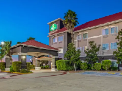 La Quinta Inn & Suites by Wyndham Corpus Christi Northwest Hotels in Corpus Christi