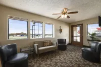 Super 8 by Wyndham Blackwell Hotels in Blackwell