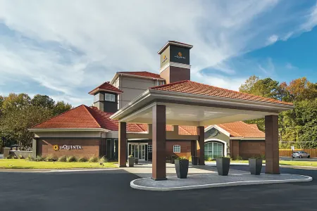La Quinta Inn & Suites by Wyndham Atlanta Conyers Отели рядом с достопримечательностью «Кафедральный собор Крисчен Гроут»