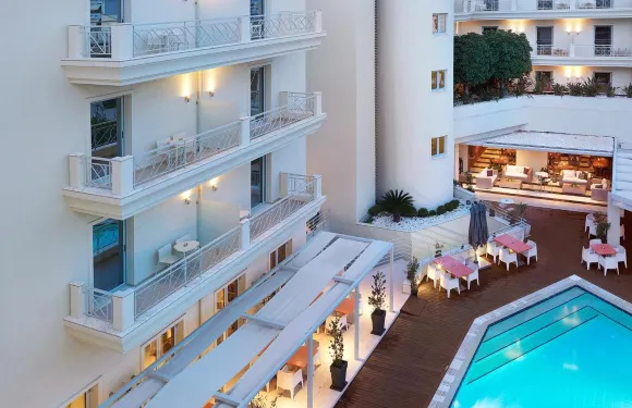 埃萊夫西納酒店