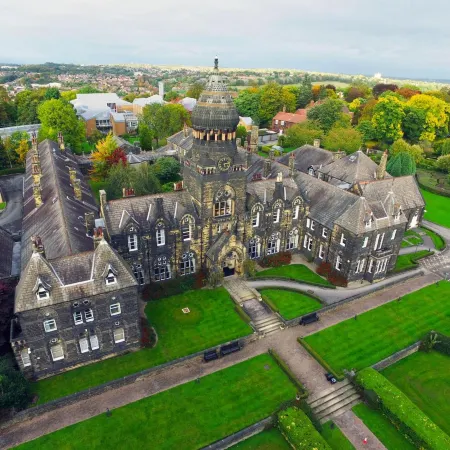 Hinsley Hall Отели рядом с достопримечательностью «Парк Раундхэй»
