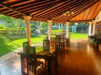 THE KINGS VILLA Hotels in Teldeniya