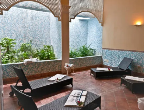 Coral La Quinta Park Suites