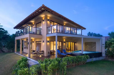 Anantara Kalutara Resort Отели рядом с достопримечательностью «Sri Kannangararamaya»