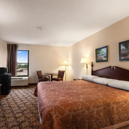 Super 8 by Wyndham Evansville North