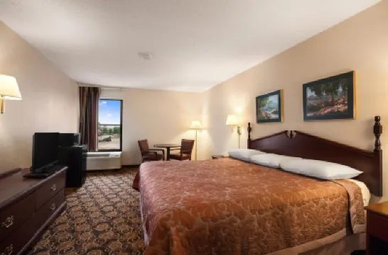 ซุปเปอร์ 8 บายวินด์แฮม อีแวนส์วิลล์นอร์ท โรงแรมใน