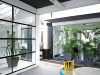 Chic Quarter Hotels near Shisha Cafe