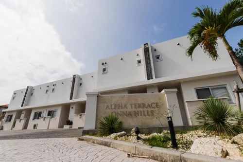 Alpha Terrace Onna Hills Hoteles en Onna