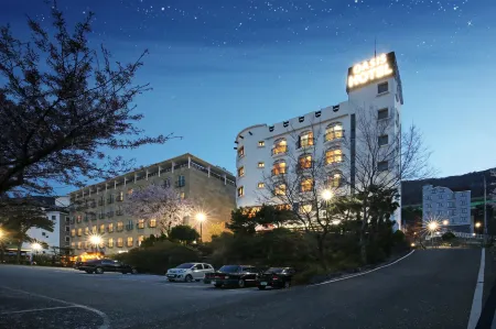 Geoje Oasis Hotel Отели рядом с достопримечательностью «Historic Park of Geoje POW Cam»