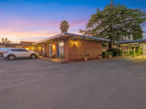 Plainsman Motel Hotels in Forbes