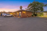 Plainsman Motel Hotels in Forbes