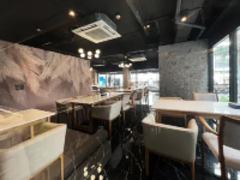 โรงแรมแอทนเรศ