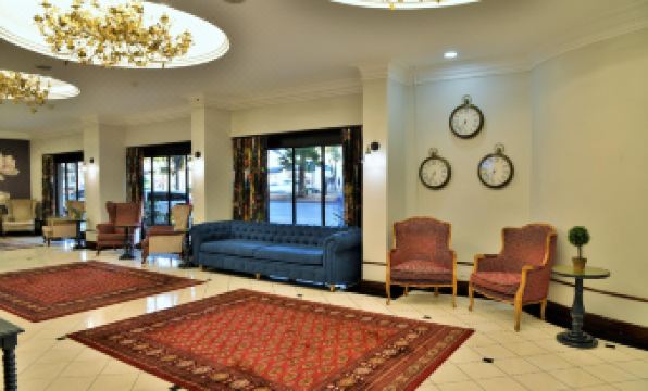 Cresta Jameson Hotel