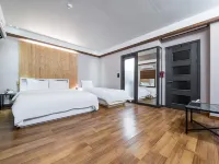 SKY HOTEL 東栢図書館周辺のホテル
