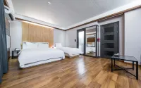 SKY HOTEL - parking