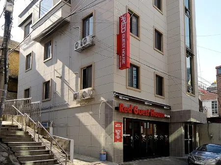 Red Guesthouse