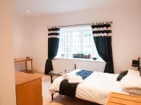 Huckleberrys Bar & Grill